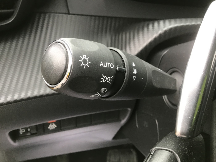 Peugeot 208 PureTech 100 S&S EAT8 Allure Pack