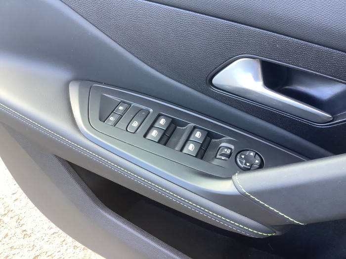 Peugeot 308 Hybrid 136 e-DCS6 GT