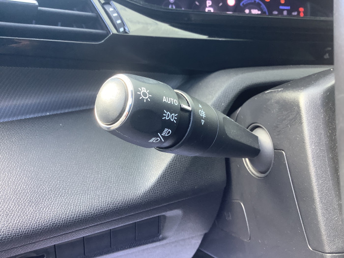 Peugeot 308 Hybrid 136 e-DCS6 GT