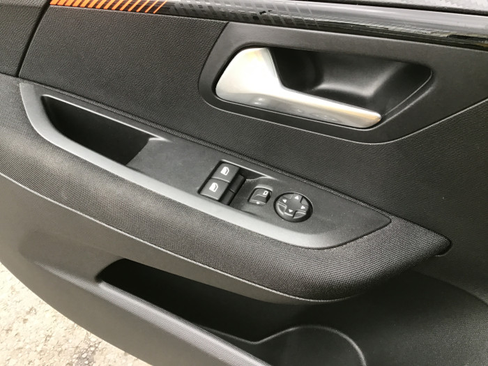 Peugeot 208 PureTech 100 S&S BVM6 Active