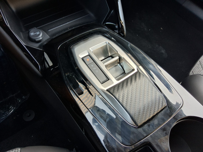 Peugeot 2008 Nouveau Hybrid 145 ch e-DCS6 Allure