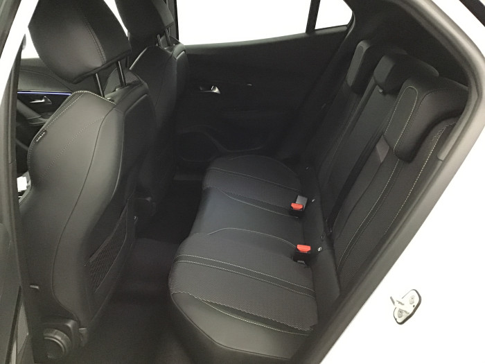 Peugeot 2008 Nouveau Hybrid 145 e-DCS6 GT