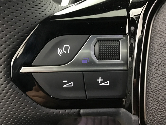Peugeot 2008 Nouveau Hybrid 145 e-DCS6 GT