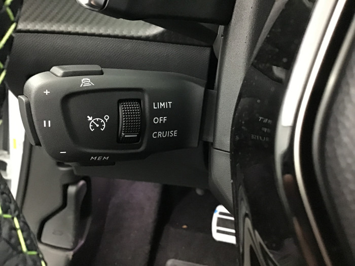 Peugeot 2008 Nouveau Hybrid 145 e-DCS6 GT