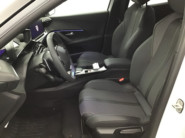 Peugeot 2008 Nouveau Hybrid 145 e-DCS6 GT