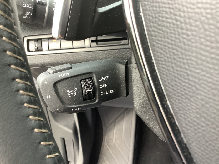 Peugeot 3008 Hybrid 136 e-DCS6 Allure Pack