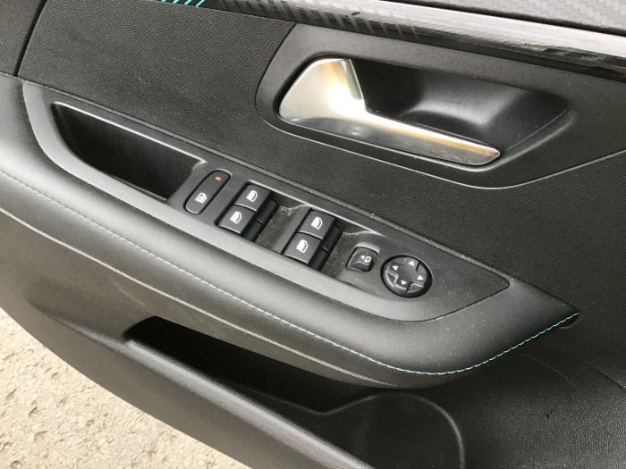 Peugeot 208 PureTech 100 S&S BVM6 Allure Pack