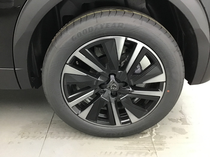 Peugeot 2008 Nouveau Hybrid 145 e-DCS6 GT