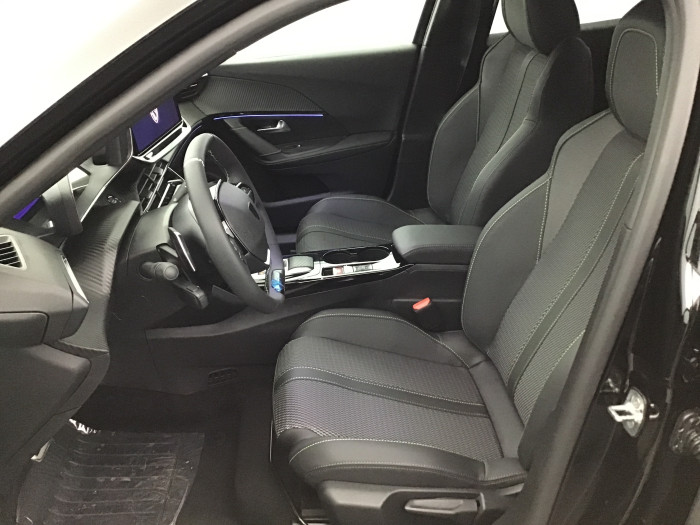 Peugeot 2008 Nouveau Hybrid 145 e-DCS6 GT