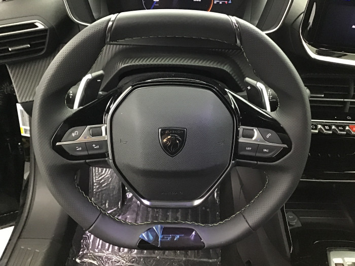 Peugeot 2008 Nouveau Hybrid 145 e-DCS6 GT