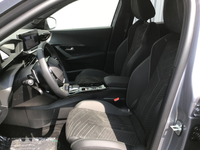 Peugeot 2008 Nouveau PureTech 130 S&S EAT8 GT