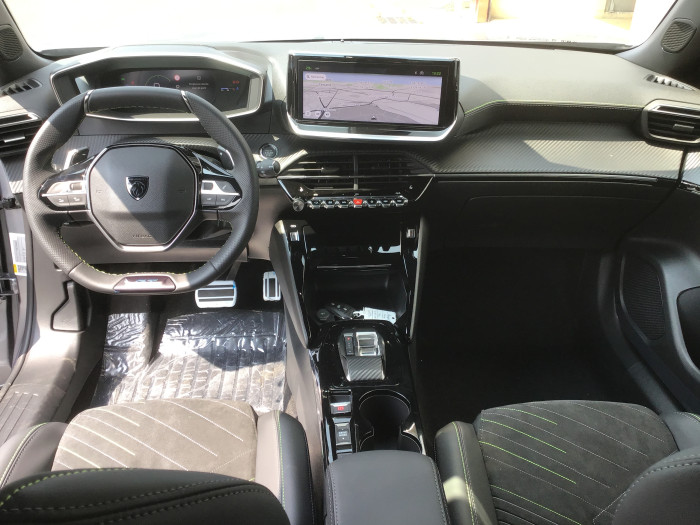 Peugeot 2008 Nouveau PureTech 130 S&S EAT8 GT