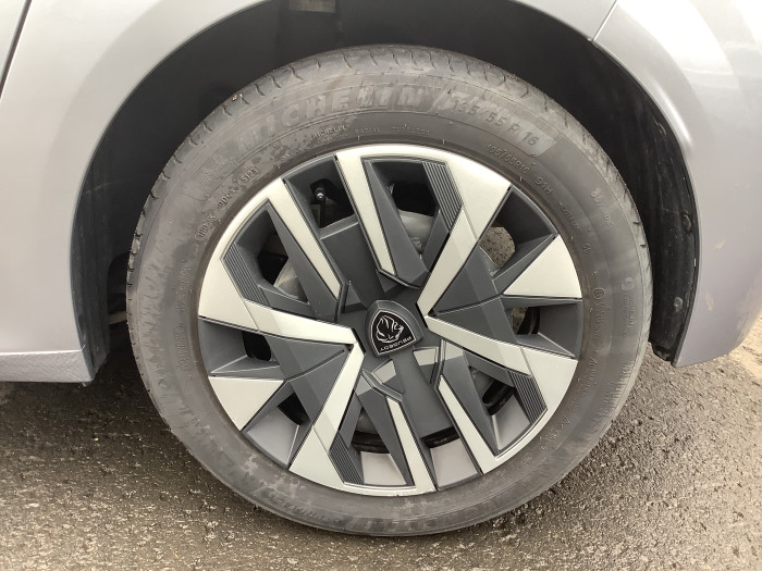Peugeot 208 Nouvelle PureTech 100 S&S BVM6 Active