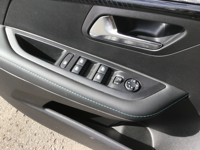 Peugeot 208 PureTech 100 S&S BVM6 Allure Pack
