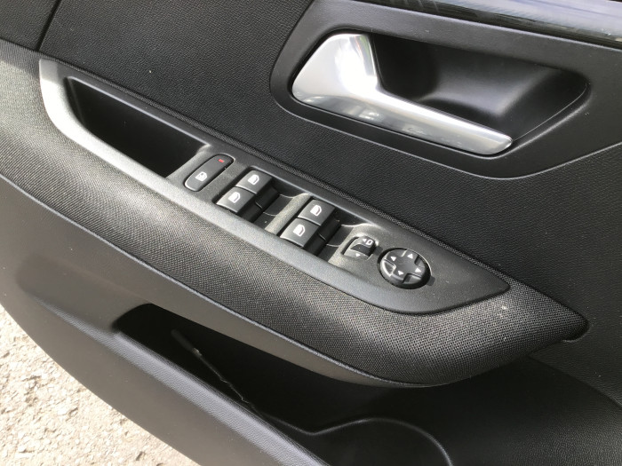 Peugeot 208 PureTech 75 S&S BVM5 Active Pack