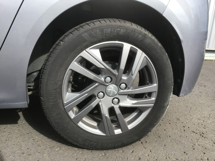 Peugeot 208 PureTech 75 S&S BVM5 Active Pack