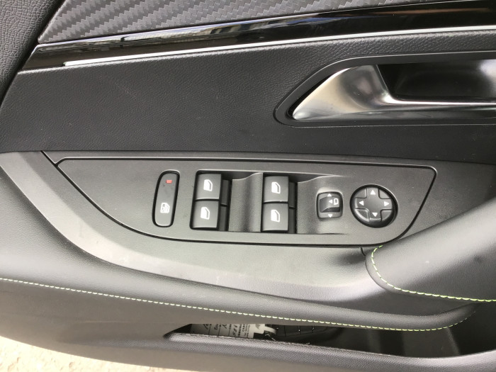Peugeot 2008 Nouveau PureTech 130 S&S EAT8 GT