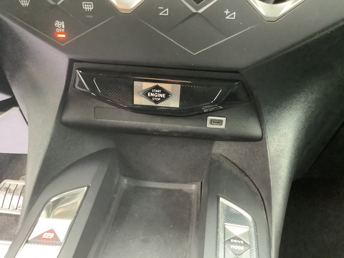 DS DS 3 Nouveau PureTech 130 EAT8 Performance Line