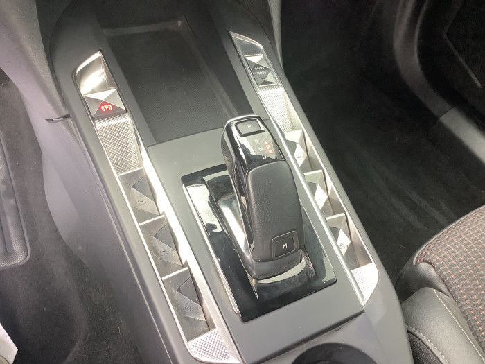 DS DS 3 Nouveau PureTech 130 EAT8 Performance Line