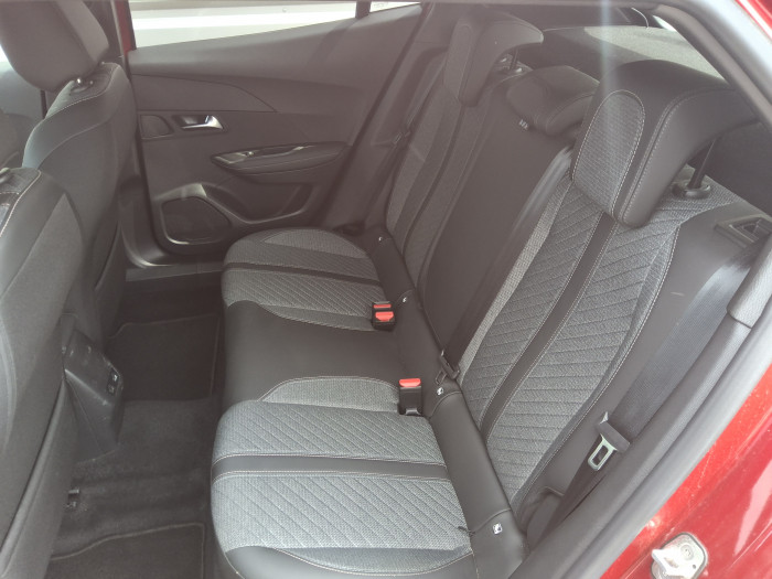 Peugeot 2008 Nouveau 130 S&S EAT8 Allure