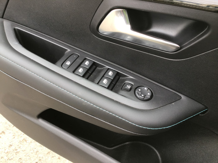 Peugeot 208 PureTech 100 S&S BVM6 Allure Pack