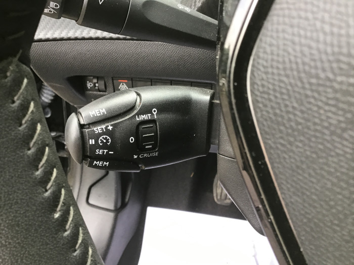 Peugeot 208 PureTech 100 S&S BVM6 Allure Pack