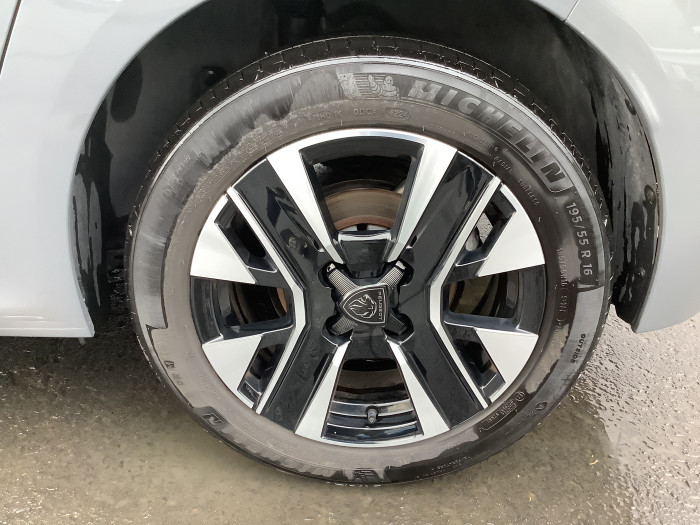 Peugeot 208 Nouvelle 100 S&S BVM6 Allure