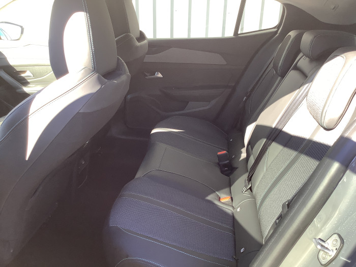 Peugeot 408 Hybrid 136 e-DCS6 Allure