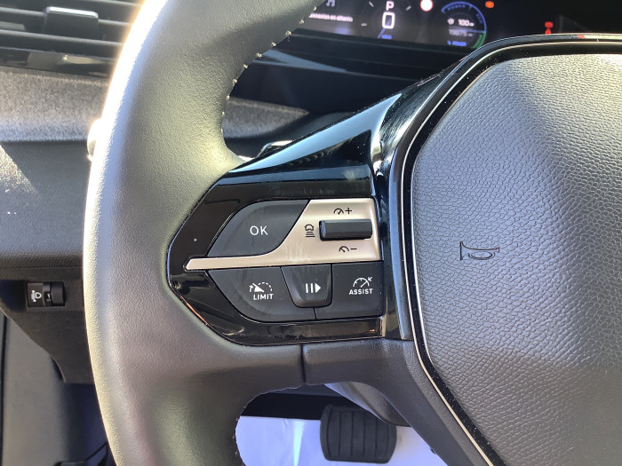 Peugeot 408 Hybrid 136 e-DCS6 Allure