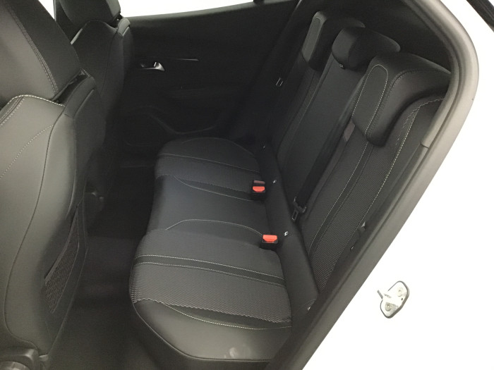 Peugeot 2008 Nouveau Hybrid 145 e-DCS6 GT
