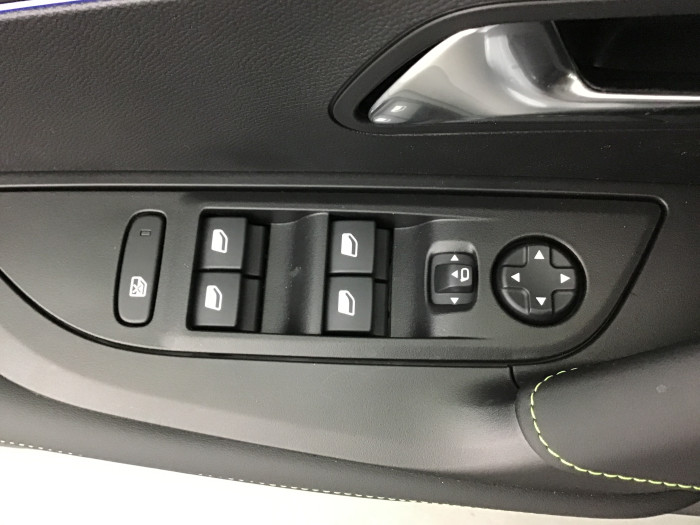 Peugeot 2008 Nouveau Hybrid 145 e-DCS6 GT