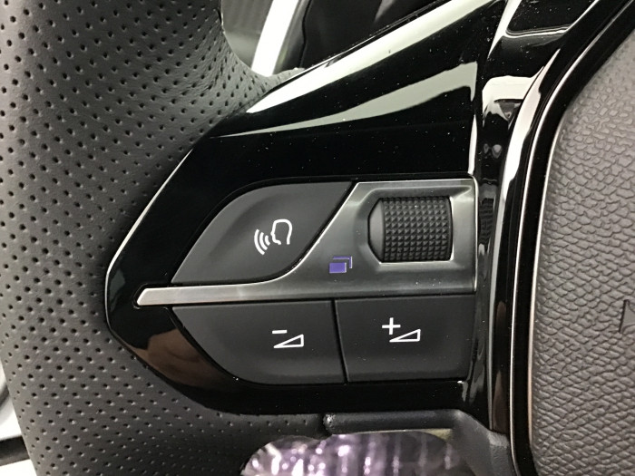 Peugeot 2008 Nouveau Hybrid 145 e-DCS6 GT