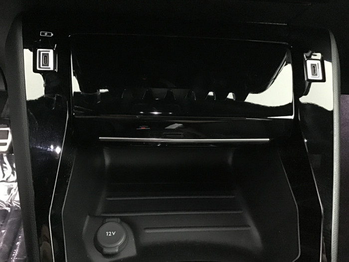 Peugeot 2008 Nouveau Hybrid 145 e-DCS6 GT