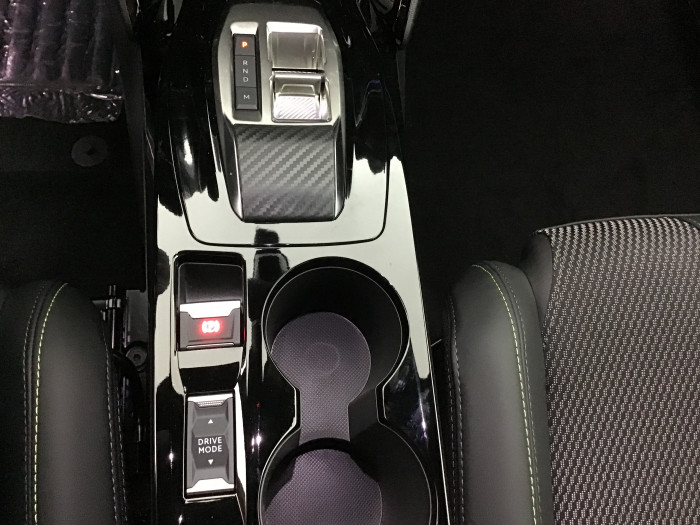 Peugeot 2008 Nouveau Hybrid 145 e-DCS6 GT