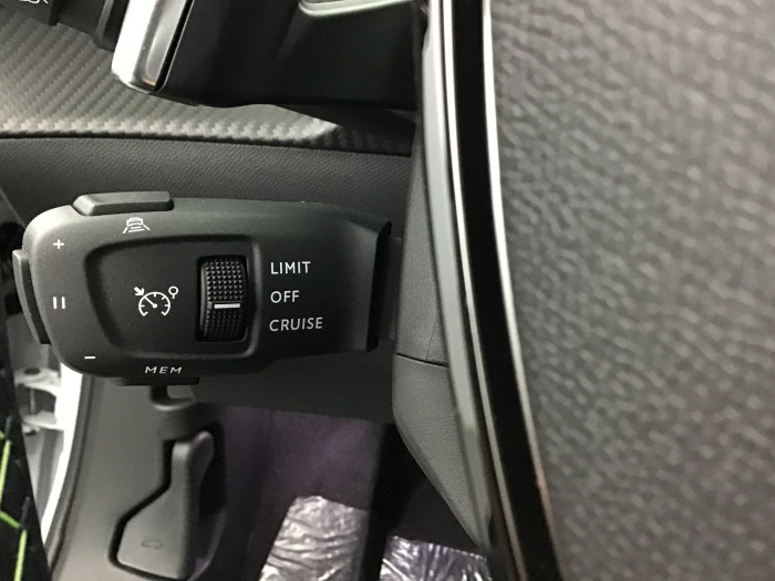 Peugeot 2008 Nouveau Hybrid 145 e-DCS6 GT