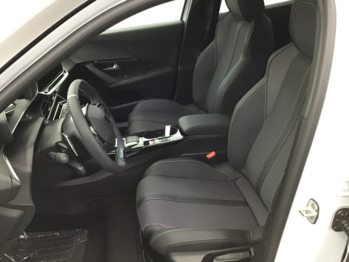 Peugeot 2008 Nouveau Hybrid 145 e-DCS6 GT