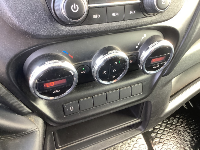 IVECO DAILY CHASSIS CABINE CAB 35 C 16 EMP 4100 QUAD-LEAF BVM6 3.0L