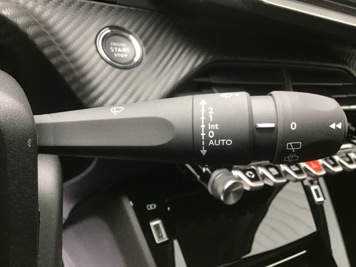 Peugeot 208 PureTech 100 S&S BVM6 Allure