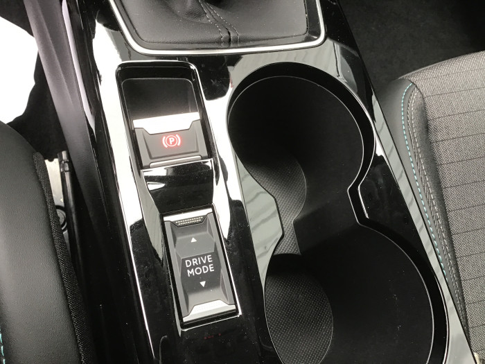Peugeot 208 PureTech 100 S&S BVM6 Allure