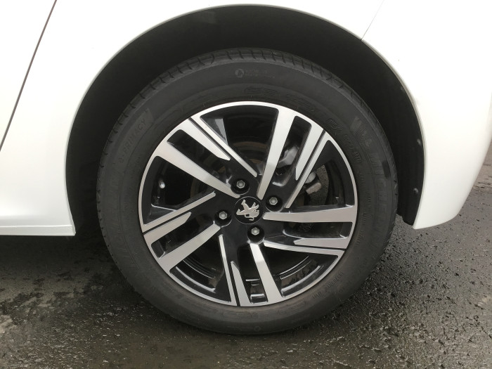 Peugeot 208 PureTech 100 S&S BVM6 Allure