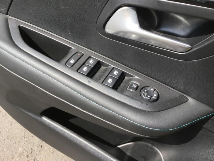 Peugeot 208 PureTech 100 S&S BVM6 Allure