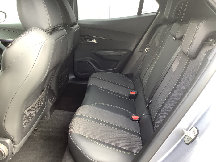 Peugeot 2008 Nouveau Hybrid 145 e-DCS6 GT