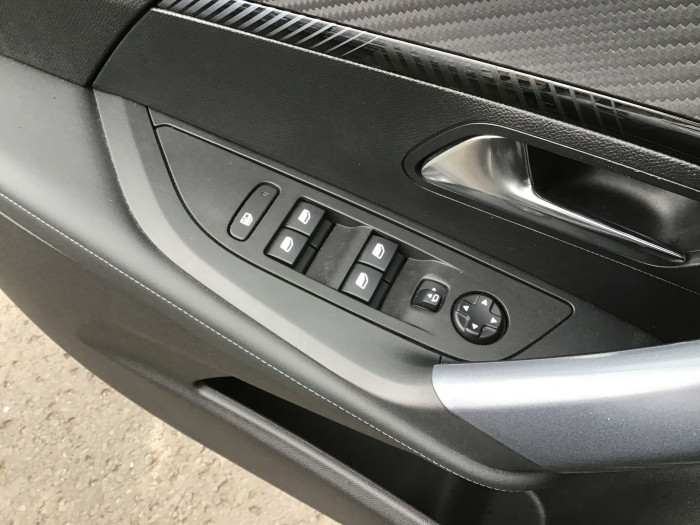 Peugeot 2008 PureTech 130 S&S BVM6 Allure Pack