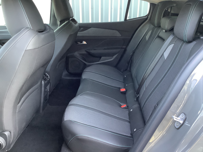 Peugeot 408 Hybrid 136 e-DCS6 Allure