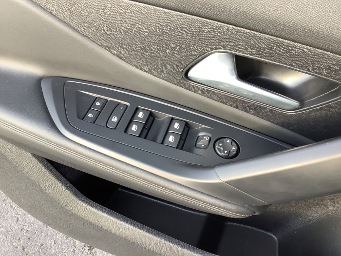 Peugeot 408 Hybrid 136 e-DCS6 Allure