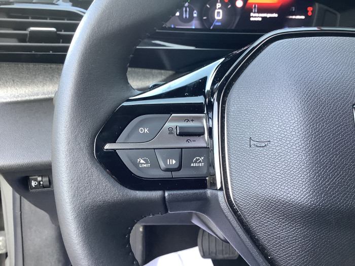 Peugeot 408 Hybrid 136 e-DCS6 Allure