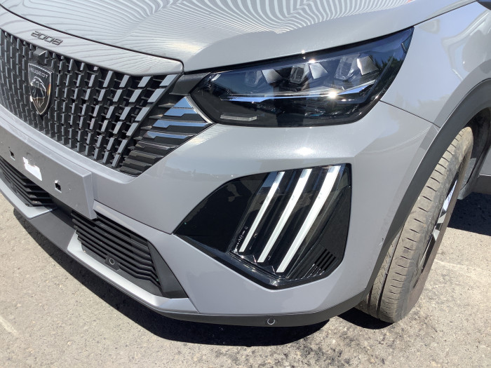 Peugeot 2008 Nouveau Hybrid 136 e-DCS6 GT