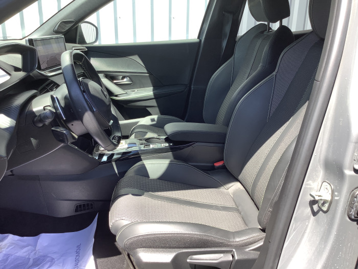 Peugeot 2008 Nouveau Hybrid 136 e-DCS6 GT