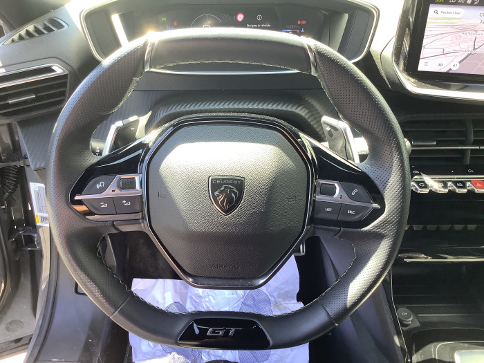 Peugeot 2008 Nouveau Hybrid 136 e-DCS6 GT