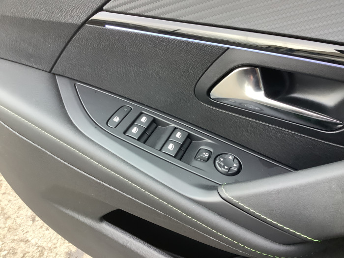 Peugeot 208 Nouvelle Hybrid 100 e-DCS6 GT